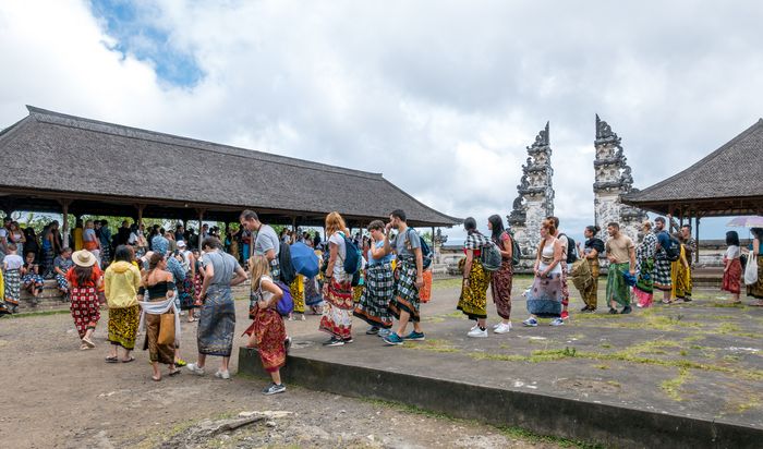 Lempuyang Tempel auf Bali. Instagram Instagram-Touristen in der Schlange 