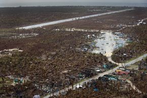 Samar, Guiuan, zerstörte Landschaft, Flughafen