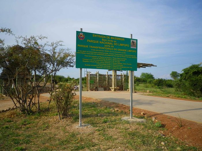Schild am Eingang des Limpopo National Parks, Mosambik 